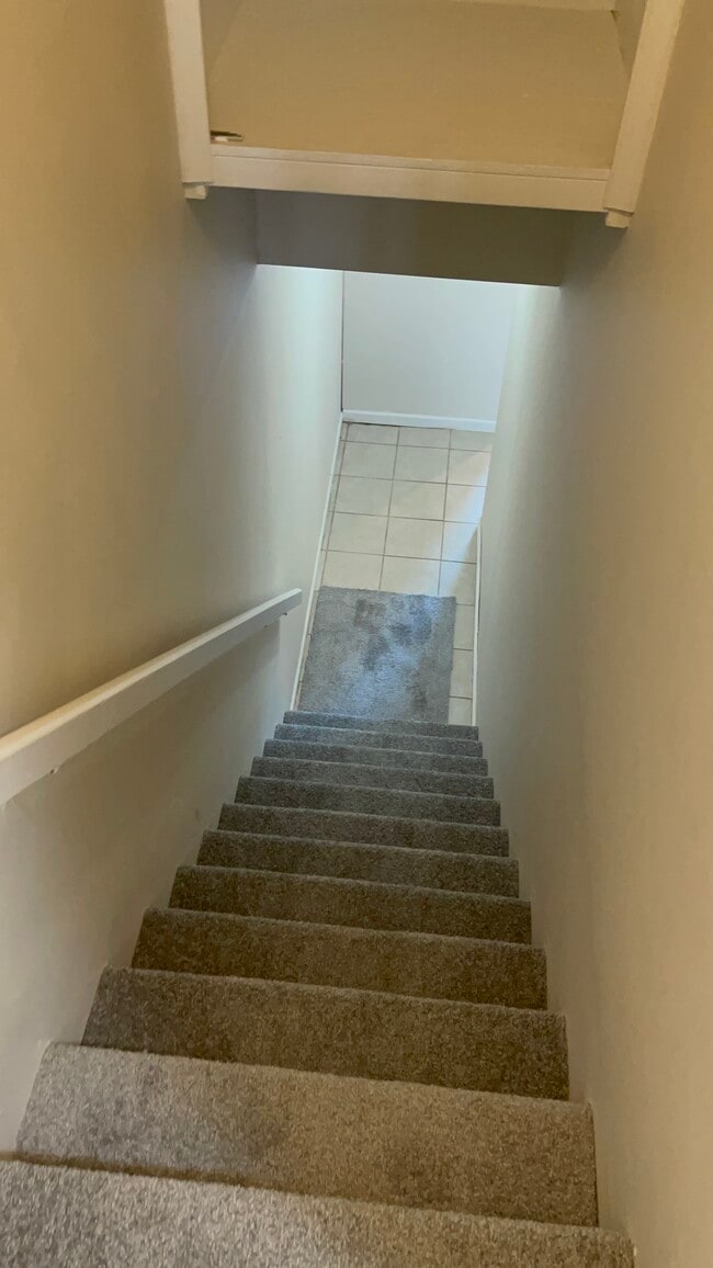 Estrellas al lavadero y primer piso. - 7958 Langdon St Unidad 2