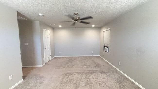 Photo - Beautiful UPGRADED 3bedroom 2.5bathroom To...