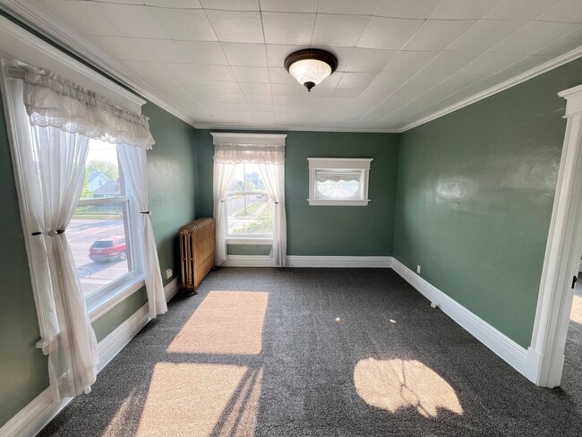 Photo - AVAILABLE JUNE - Upper 2 Bed 1 Bath Apt w/ Private Laundry Unit 1128 Hammond Ave - 2