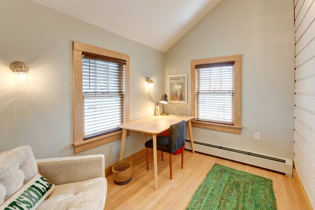 Building Photo - 155 Swart St Unit SI ID1492976P