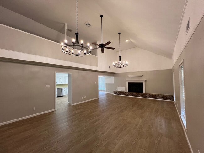 Building Photo - 9240-9250 Lockhart Rd