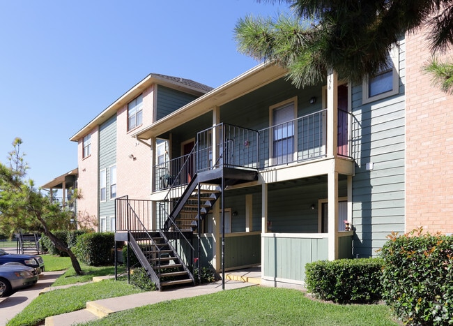 Villa Monterrey Apartments