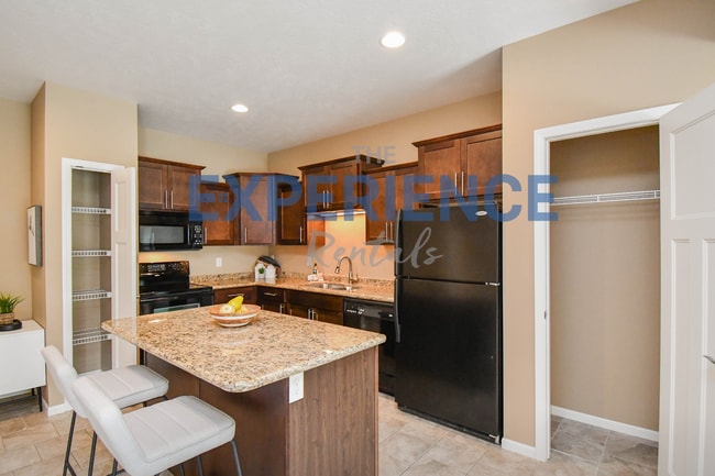 Photo - 7438 S Louise Ave Unidad 102