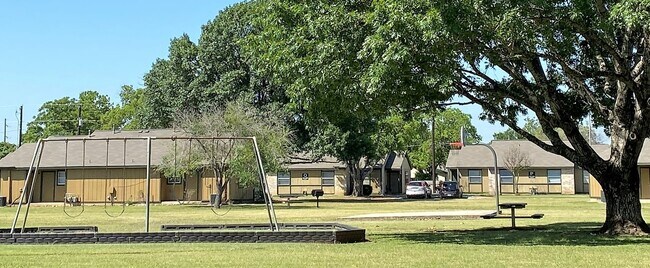 Photo - 101 Glenbrook Dr E