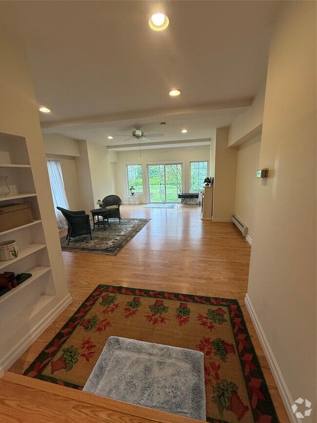 Building Photo - 21 Murray Dr Rental