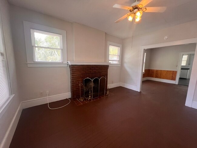 Photo - 343 W 40th St