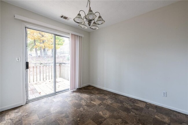 Photo - 582 Downing St