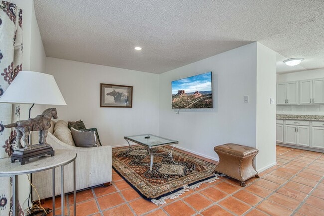 Photo - (Completely Furnished) Beautiful 1 bed/1 bath Apartment. With Pool in the premises. Unit 86