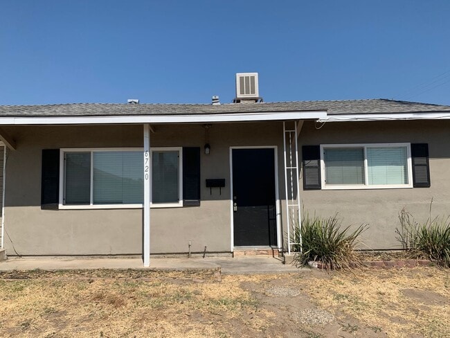 Building Photo - Adorable Duplex Rental