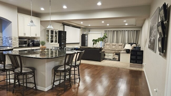 Photo - 4741 Ventura St