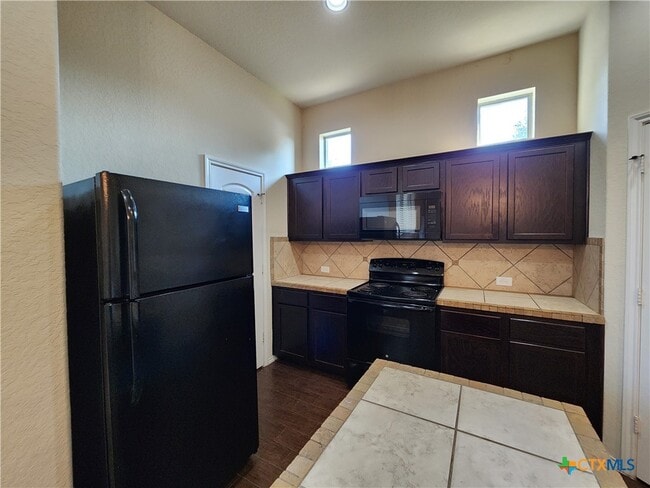 Photo - 501 Creekside Cir