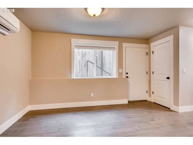Building Photo - 2028 SE Harold St Unit B Rental