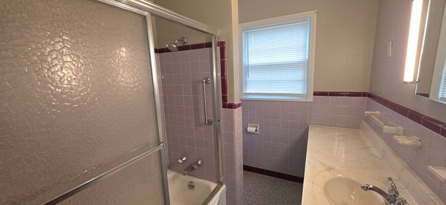 Photo - 3 Bedrooms 2 Bathrooms for $1,250! Roundtree area!