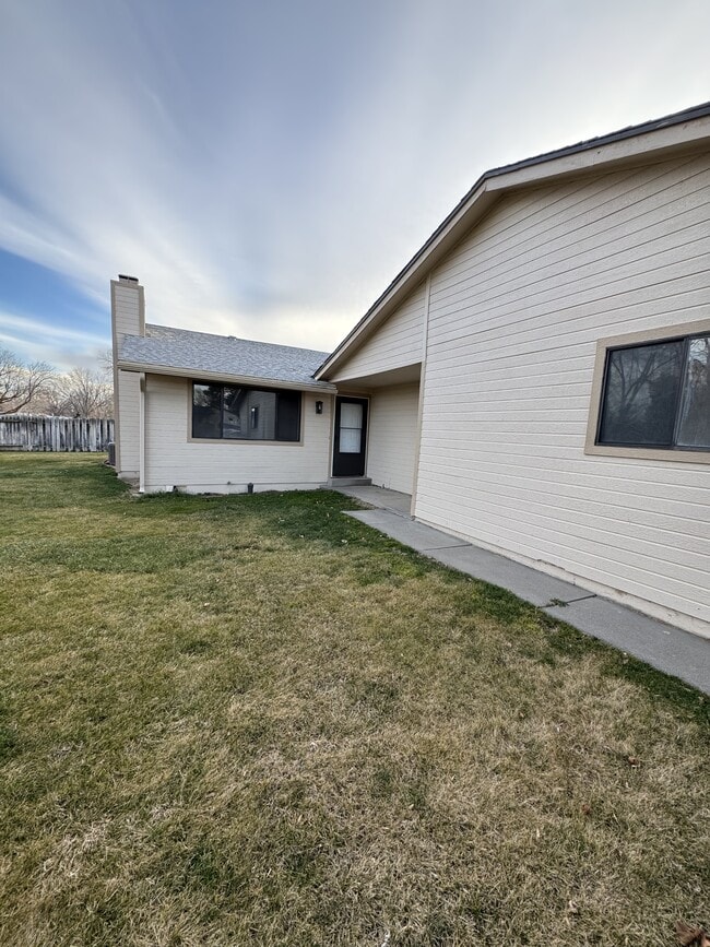 Photo - 995 Terrell Dr