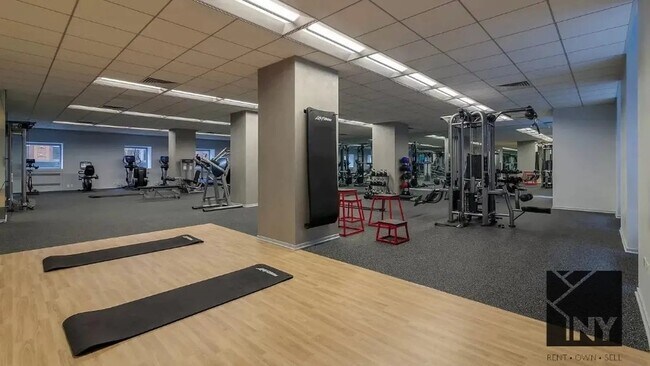 102 W 27th St Unit 18E