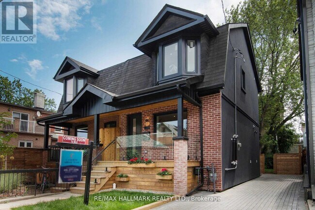 Photo - 1 1/2 DELANEY CRESCENT