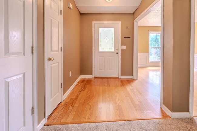 Photo - Beautiful 4 Bedroom Home on Large Private Lot in Hoschton