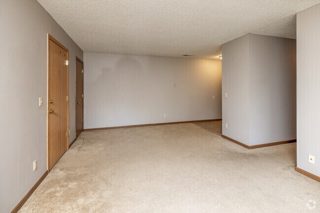 2BR, 1BA - 900 SF - 1014 Oakcrest Street Iowa City IA