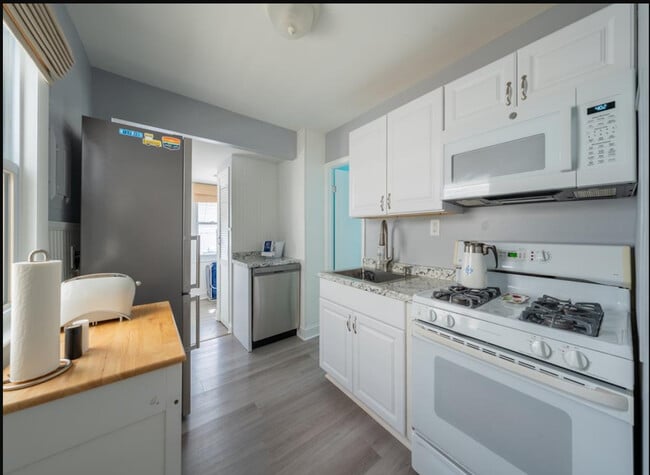 Photo - 208 E Bennett Ave