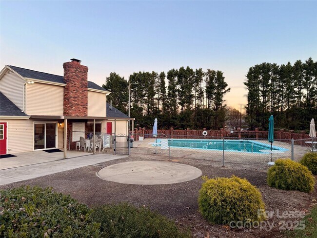 Photo - 2705 N Center St