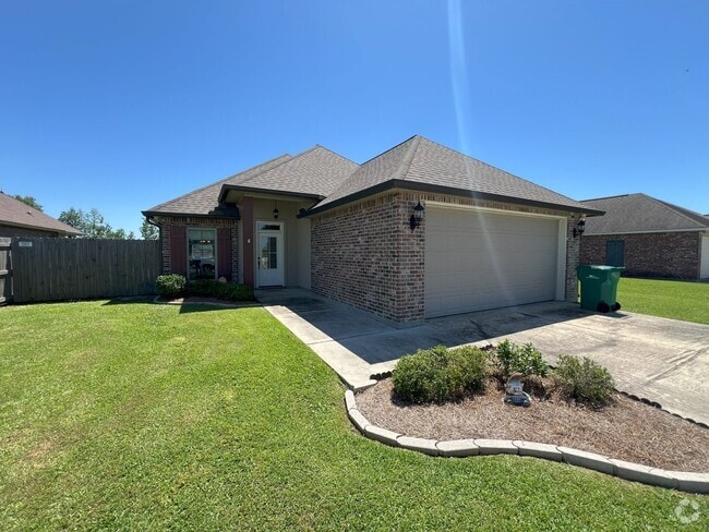 Building Photo - 3 Bedroom 2 Bath home located in Lakeside ...