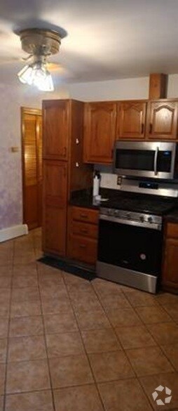 Building Photo - 67 Gore St Unit 2T Rental