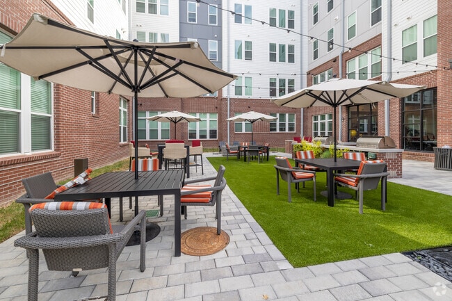 Courtyard - Varick on 7th