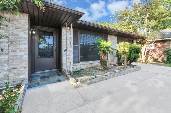 Photo - 3806 Charriton Dr