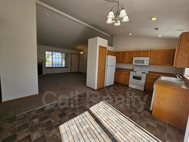826 N Fox Ridge Rd