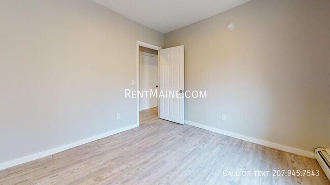 Photo - 454 S Main St Unidad B