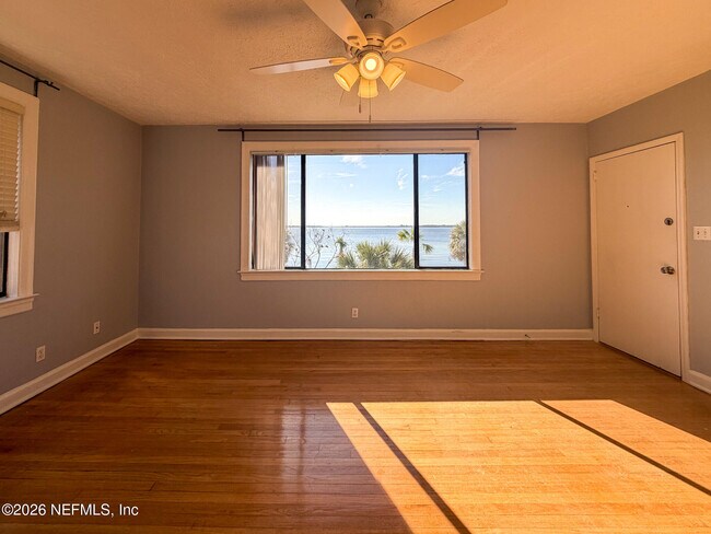 Photo - 1733 River Rd