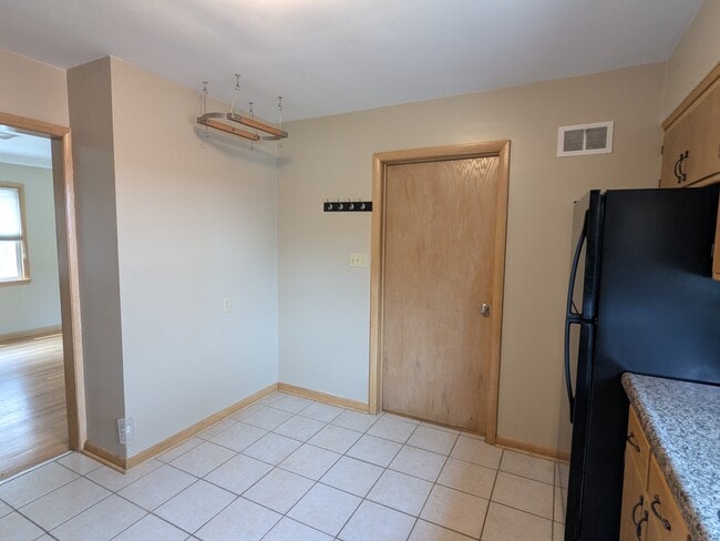 Photo - 8833 W Hawthorne Ave Unit Lower