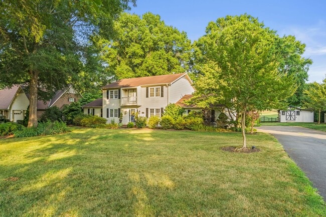 Building Photo - 4BR Golf Course Home in Bermuda Run with EV Charger