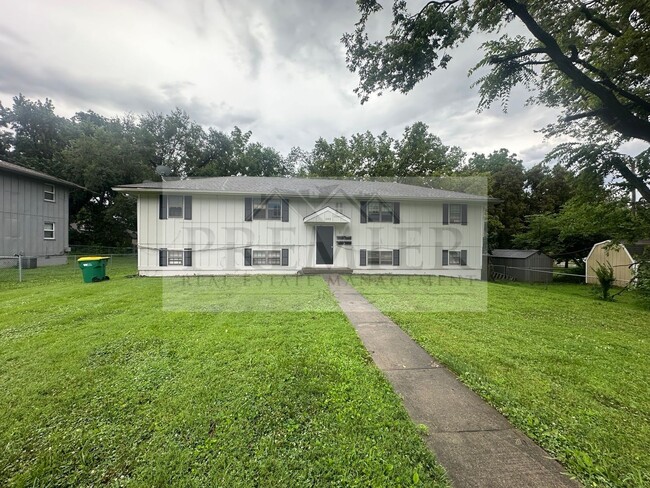 Building Photo - 240 W Kump Ave Unit 240 W Kump Ave C