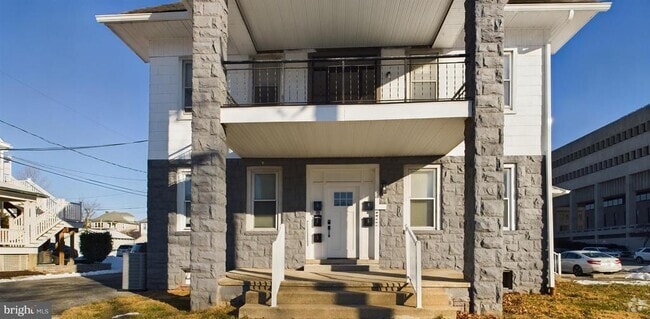 Building Photo - 300 W Chesapeake Ave Unit 1 Rental