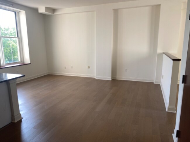 Photo - 55 Trumbull St Unidad 801