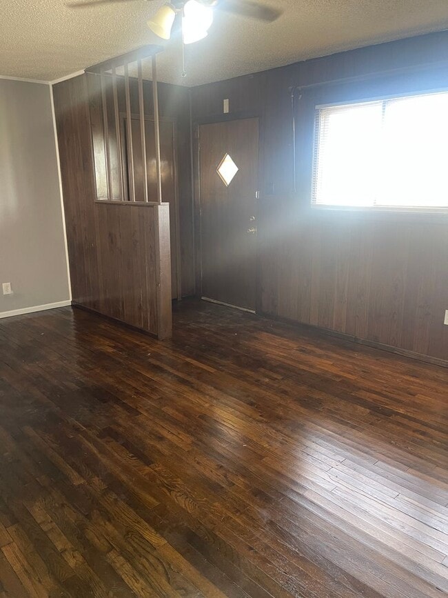 Photo - Move in Special! $200 off First Month! Adorable 2 Bedroom with 2 Car Garage Close to Hospitals an...