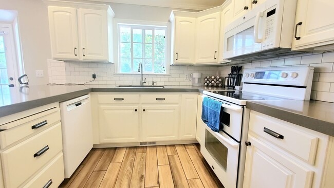 Photo - Beautiful Home for lease in great location!