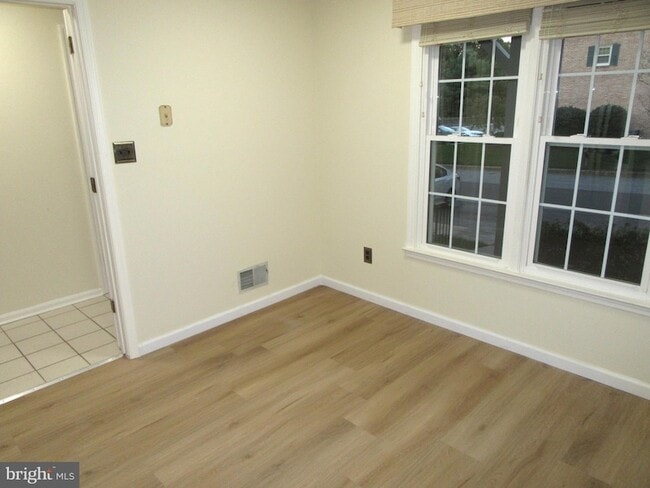 Photo - 512 Cobblers Ln