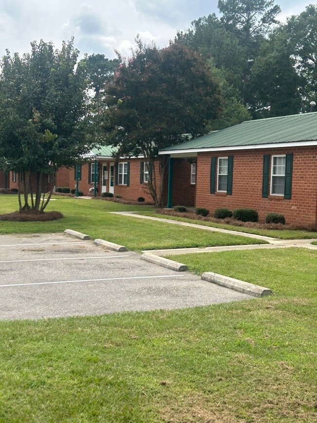 Photo - Laurel Apartments