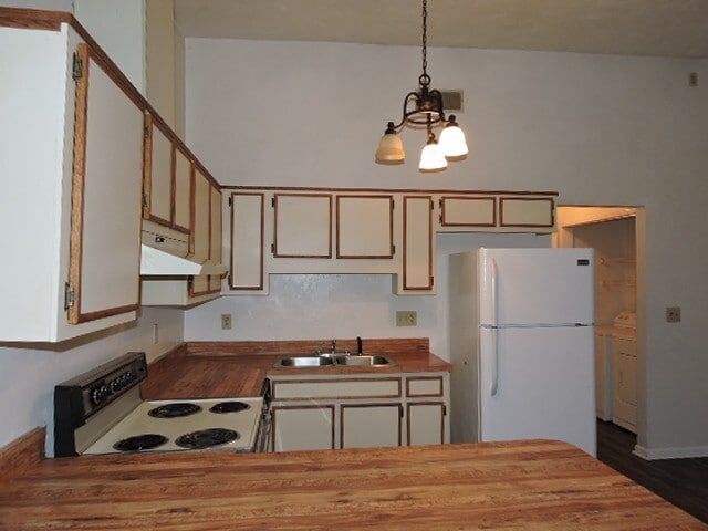 Photo - 214 White Dr