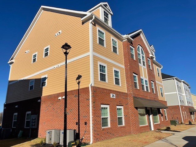 Exterior - Walton Farms Apartments