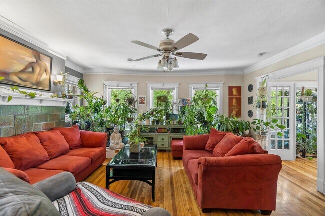 Photo - 750 N 34th St