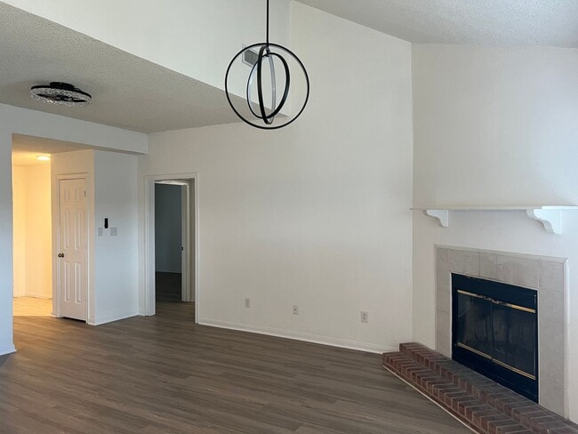 Building Photo - Duplex *LEASING SPECIAL AVAILABLE* Rental