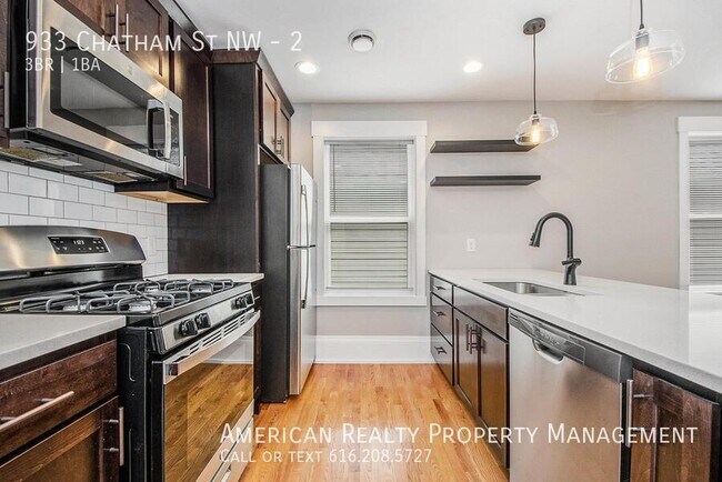 Photo - 933 Chatham St NW