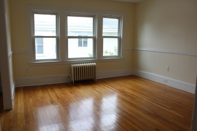 35 Woodward Ave Unit #2 Apartamento Para alquiler en Quincy, MA