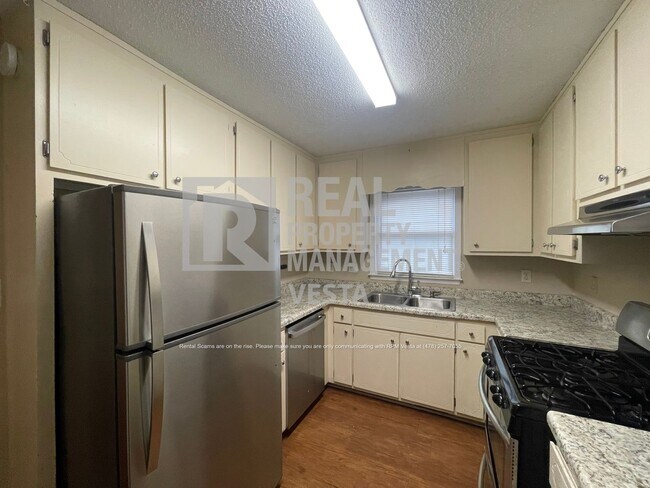 Photo - 402 Steeplechase-