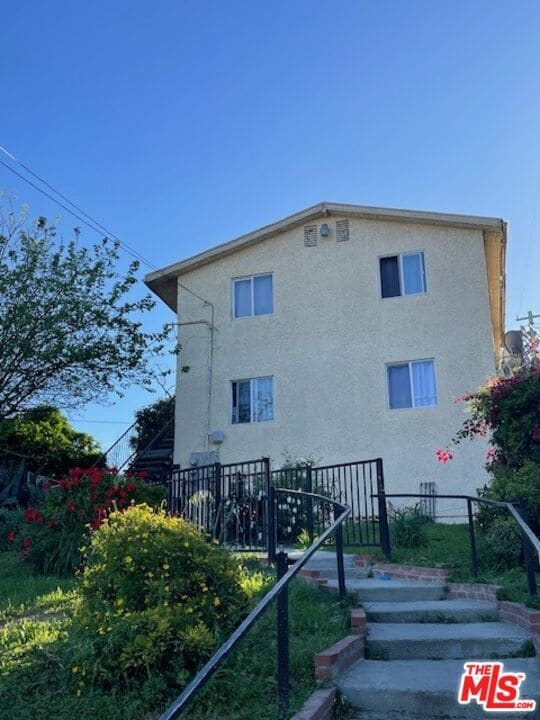 Building Photo - 1240 N Evergreen Ave Unit 4