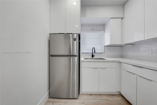 Photo - 2464 SW 22nd St Unit 5