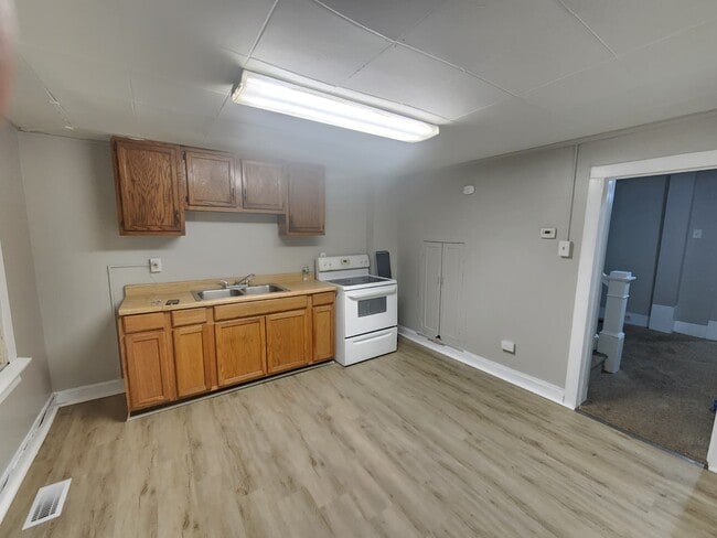 Photo - 778 W Main St Unit 1